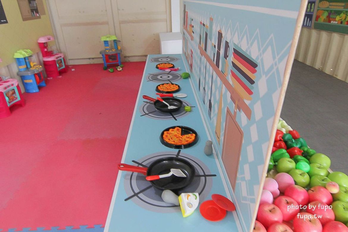 就是要玩！全台最高巨型扭蛋機~2018淡水蛋蛋嘉年華：多款彩色貨櫃進駐,可愛市集,沙堆.球池.扮家家酒組合.DIY,交通,票價,停車場,路線,一日遊