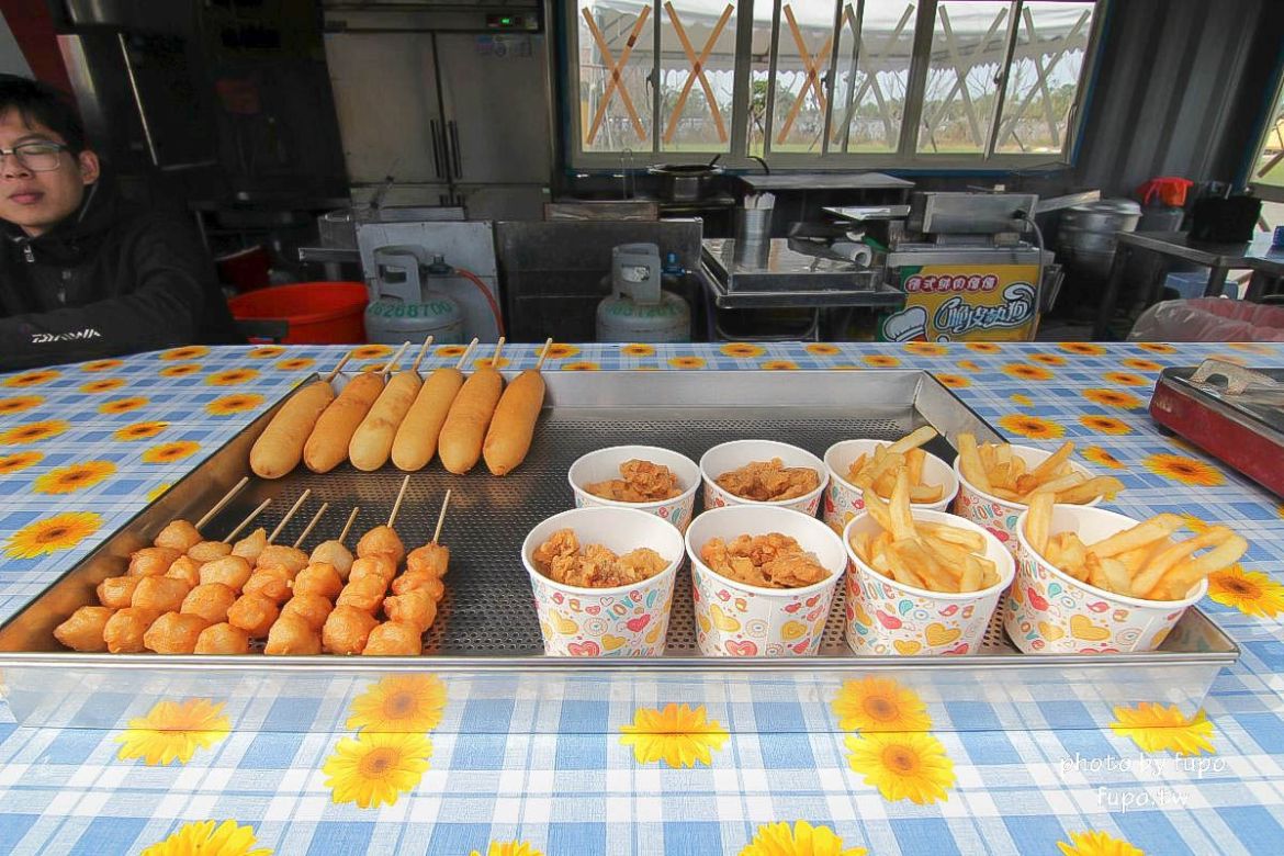 就是要玩！全台最高巨型扭蛋機~2018淡水蛋蛋嘉年華：多款彩色貨櫃進駐,可愛市集,沙堆.球池.扮家家酒組合.DIY,交通,票價,停車場,路線,一日遊