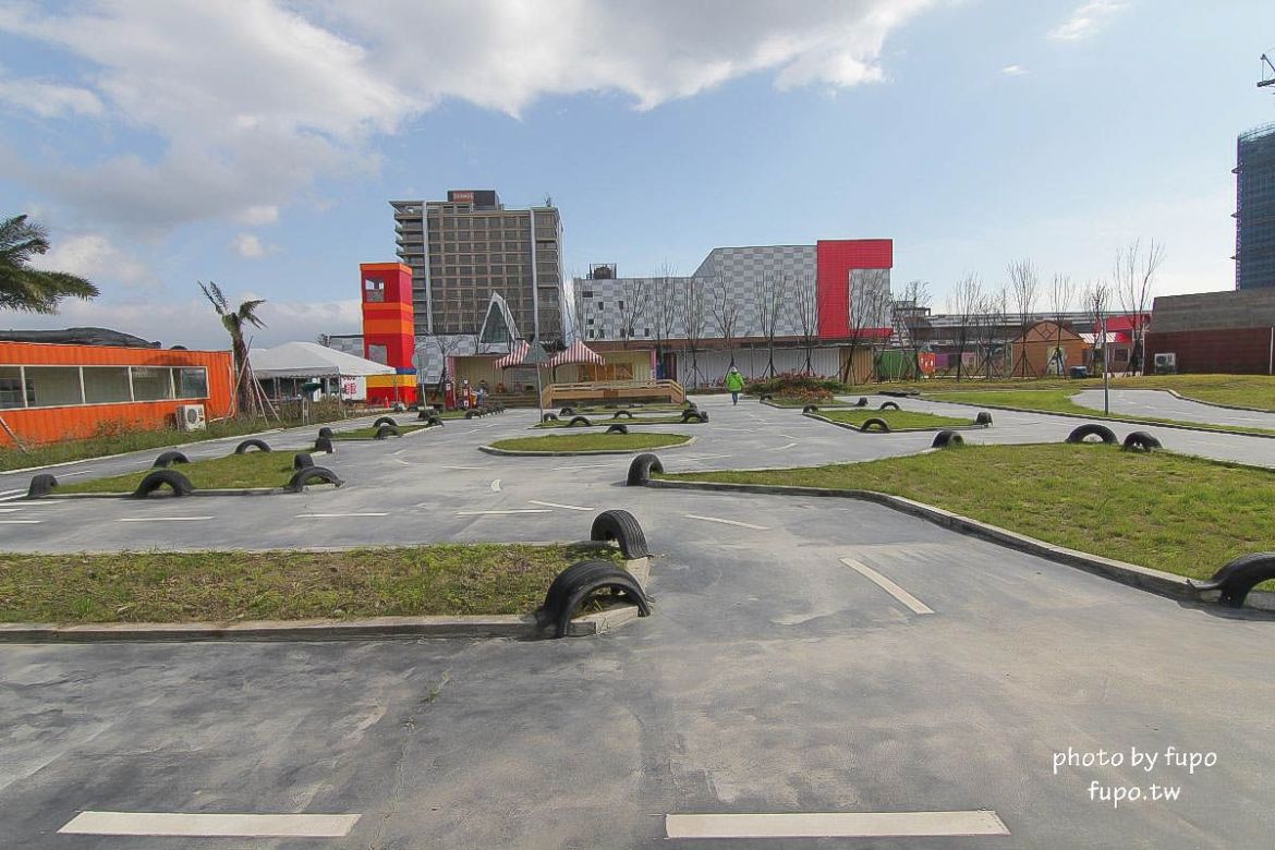 就是要玩！全台最高巨型扭蛋機~2018淡水蛋蛋嘉年華：多款彩色貨櫃進駐,可愛市集,沙堆.球池.扮家家酒組合.DIY,交通,票價,停車場,路線,一日遊