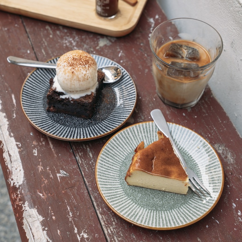 大溪咖啡廳 草店尾事務所｜ 穿梭和平老街感受大溪古城時光 老宅賦予溫暖氣息 任自沈浸迷人單品咖啡中 · 算命的說我很愛吃