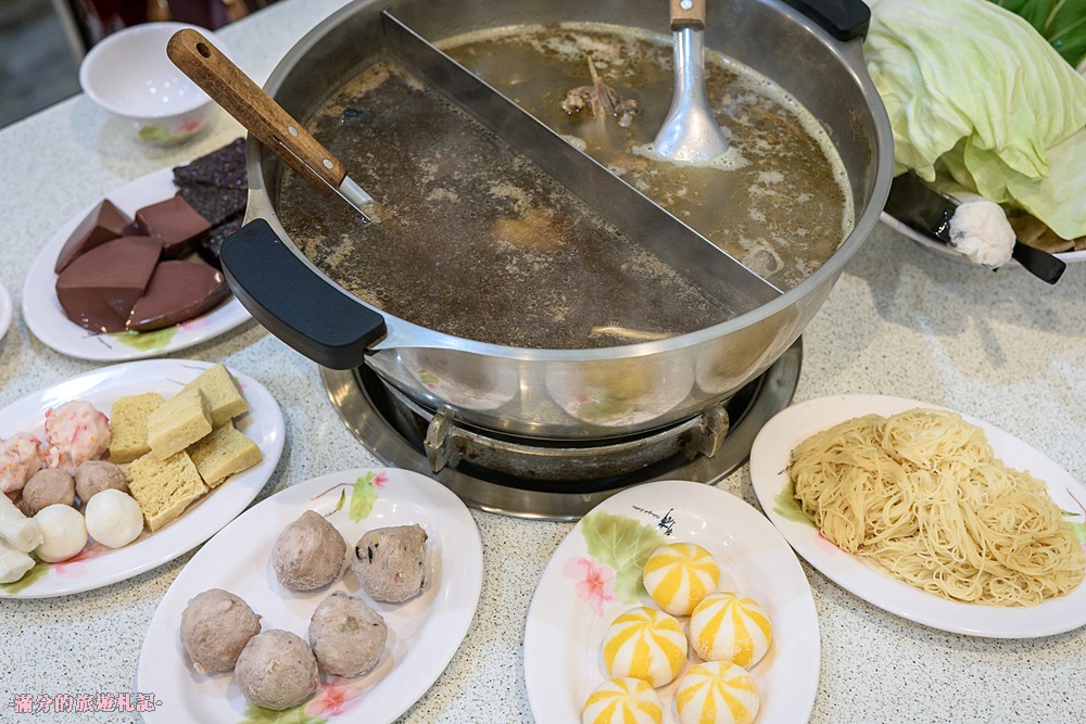 新竹竹北火鍋》山林薑母鴨(竹北店) 薑母雞/烏蔘雞/蒜頭雞 鴛鴦組合澎湃上桌 讓你溫暖整個冬季 - 滿分的旅遊札記