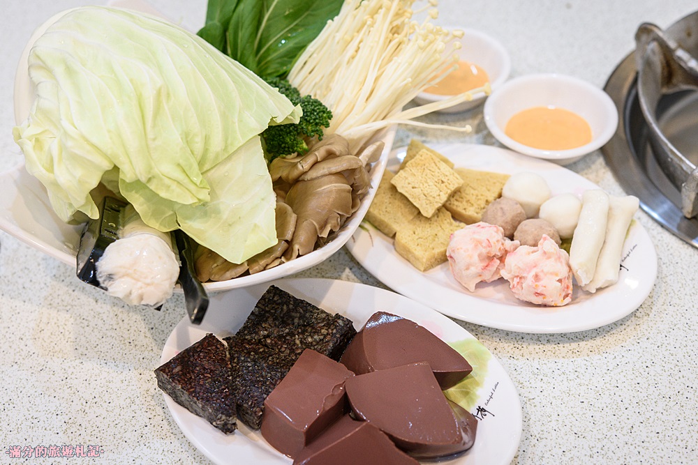 新竹竹北火鍋》山林薑母鴨(竹北店) 薑母雞/烏蔘雞/蒜頭雞 鴛鴦組合澎湃上桌 讓你溫暖整個冬季 - 滿分的旅遊札記