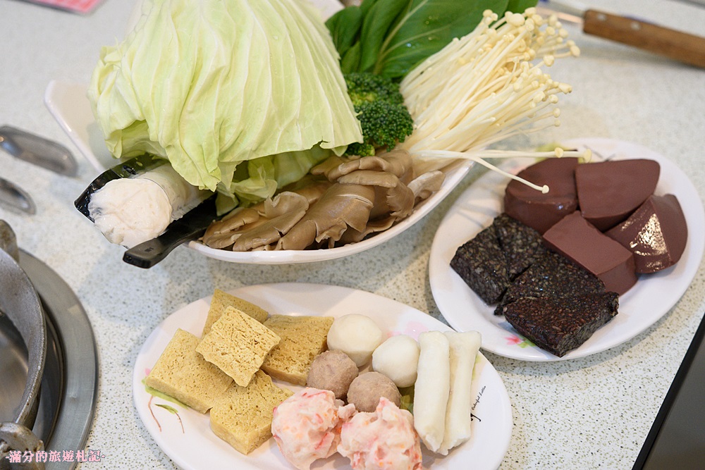 新竹竹北火鍋》山林薑母鴨(竹北店) 薑母雞/烏蔘雞/蒜頭雞 鴛鴦組合澎湃上桌 讓你溫暖整個冬季 - 滿分的旅遊札記