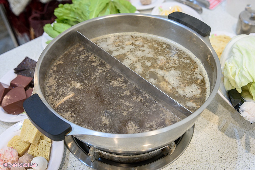 新竹竹北火鍋》山林薑母鴨(竹北店) 薑母雞/烏蔘雞/蒜頭雞 鴛鴦組合澎湃上桌 讓你溫暖整個冬季 - 滿分的旅遊札記