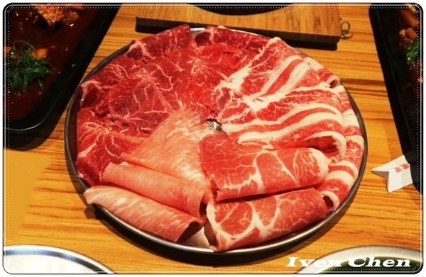 啾哇嘿喲-韓式烤肉專門店-臺中逢甲1號店：《逢甲夜市韓式烤肉吃到飽》CP值高\豪華豐富澎湃的烤肉-盡在『啾哇嘿喲 韓式烤肉專門店-臺中逢甲1號店』
