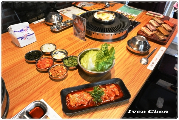 啾哇嘿喲-韓式烤肉專門店-臺中逢甲1號店：《逢甲夜市韓式烤肉吃到飽》CP值高\豪華豐富澎湃的烤肉-盡在『啾哇嘿喲 韓式烤肉專門店-臺中逢甲1號店』