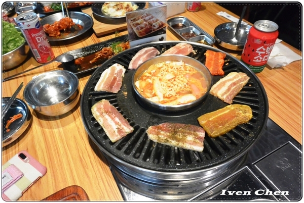 啾哇嘿喲-韓式烤肉專門店-臺中逢甲1號店：《逢甲夜市韓式烤肉吃到飽》CP值高\豪華豐富澎湃的烤肉-盡在『啾哇嘿喲 韓式烤肉專門店-臺中逢甲1號店』