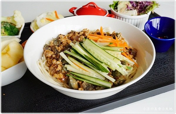 樂樂咪小廚房Love Love Mi house:樂樂咪小廚房║緊鄰美術館綠園道,精緻複合式餐飲、放鬆享受好