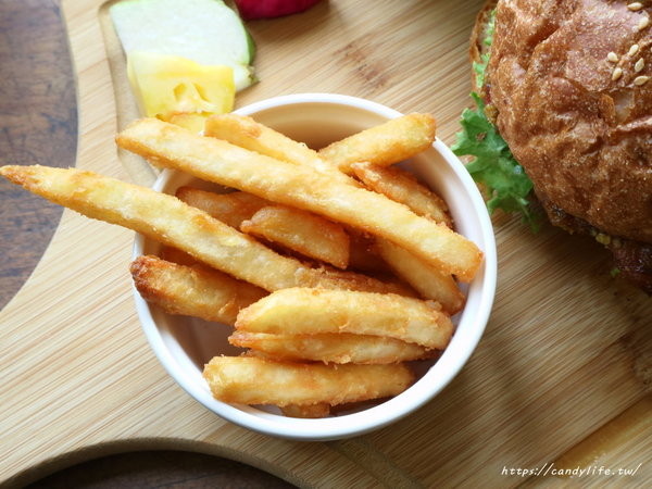 樂樂咪小廚房Love Love Mi house:台中美食│樂樂咪小廚房〃台中寵物友善餐廳,餐點超好吃,三樓還有貓咪中途之家,歡迎有心人認養~