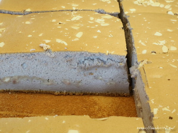 雞蛋牛奶古早味蛋糕:台中美食│雞蛋牛奶古早味蛋糕〃每日現烤,手工現做,香氣超迷人的古早味蛋糕,每天還有隱藏版口味唷~