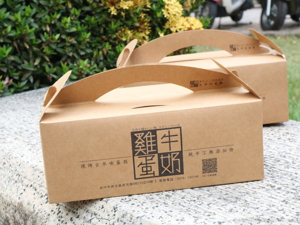 雞蛋牛奶古早味蛋糕:台中美食│雞蛋牛奶古早味蛋糕〃每日現烤,手工現做,香氣超迷人的古早味蛋糕,每天還有隱藏版口味唷~