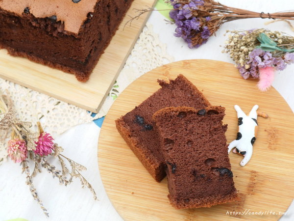 雞蛋牛奶古早味蛋糕:台中美食│雞蛋牛奶古早味蛋糕〃每日現烤,手工現做,香氣超迷人的古早味蛋糕,每天還有隱藏版口味唷~