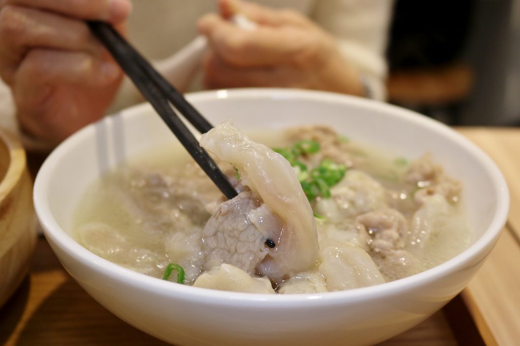 台北｜大師兄銷魂麵舖(忠孝店) 麻辣/清燉牛肉湯 香麻銷魂乾拌麵 - 奇奇一起玩樂趣