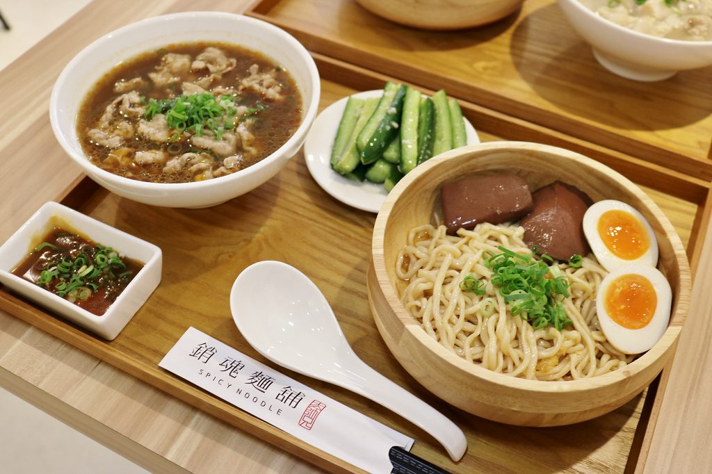 台北｜大師兄銷魂麵舖(忠孝店) 麻辣/清燉牛肉湯 香麻銷魂乾拌麵 - 奇奇一起玩樂趣