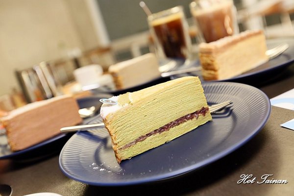 深藍咖啡館旗艦店：【台南美食】深藍咖啡館旗艦店：清水模簡約風格打造，IG打卡新熱點