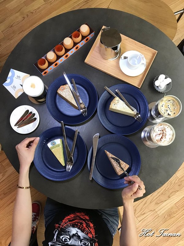 深藍咖啡館旗艦店：【台南美食】深藍咖啡館旗艦店：清水模簡約風格打造，IG打卡新熱點