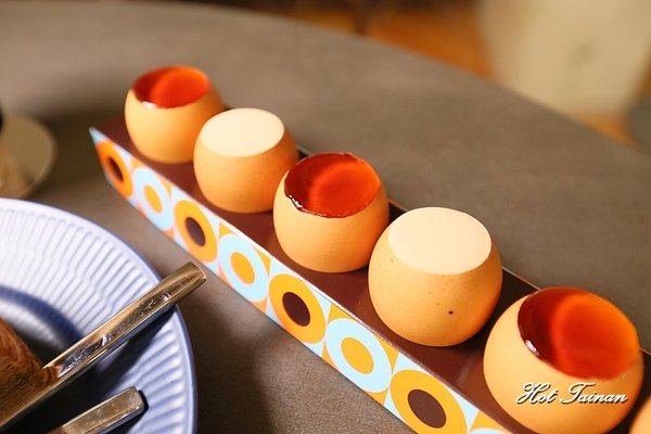 深藍咖啡館旗艦店：【台南美食】深藍咖啡館旗艦店：清水模簡約風格打造，IG打卡新熱點