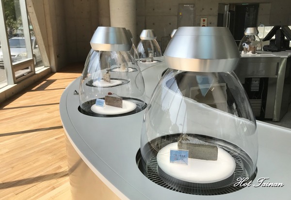 深藍咖啡館旗艦店：【台南美食】深藍咖啡館旗艦店：清水模簡約風格打造，IG打卡新熱點