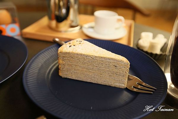 深藍咖啡館旗艦店：【台南美食】深藍咖啡館旗艦店：清水模簡約風格打造，IG打卡新熱點