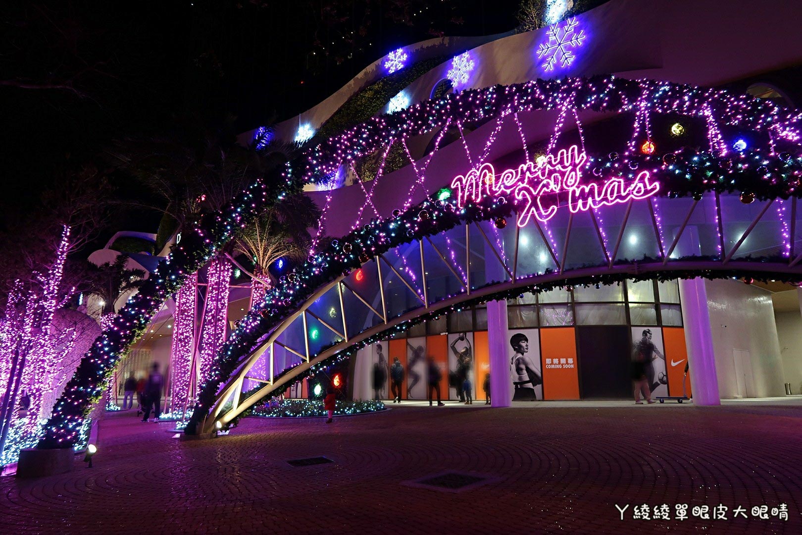 新竹竹北六家高鐵旁《6+Plaza購物廣場》試營運!粉紅燈廊|聖誕樹|暐順經貿大樓樓層介紹|交通資訊|營業時間