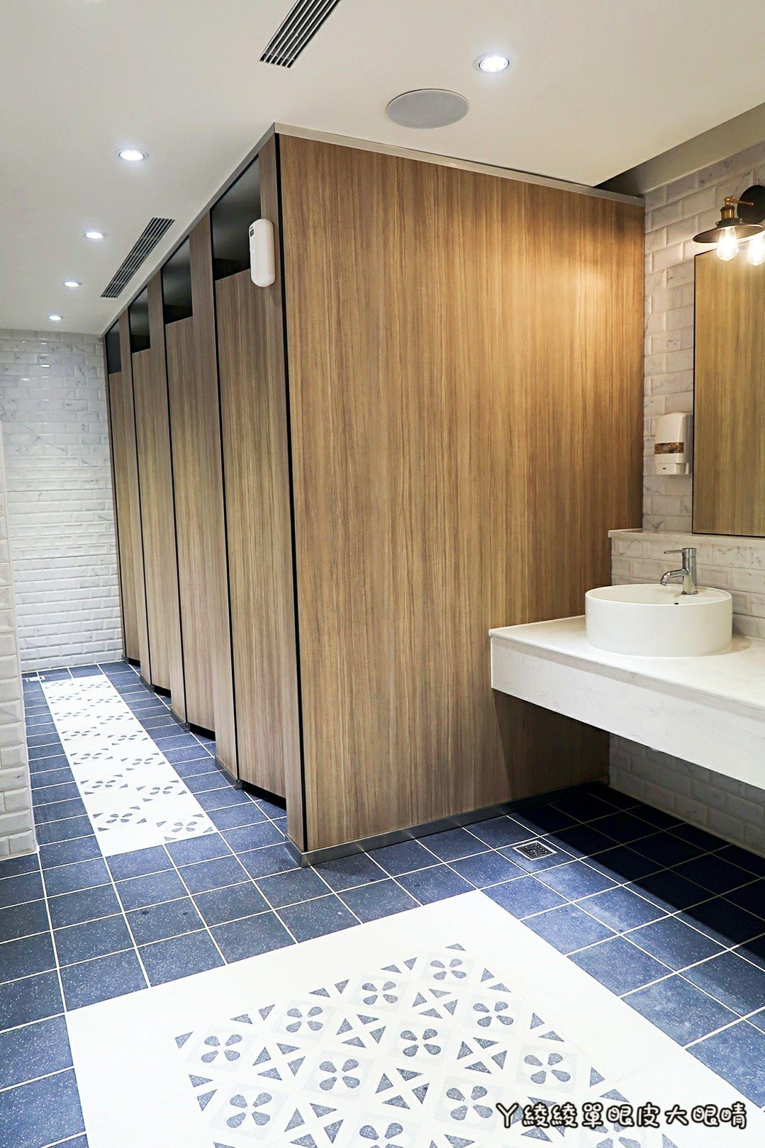 新竹《6+Plaza購物廣場》試營運!電話亭行動KTV好吸睛!會員優惠|樓層介紹|交通資訊|營業時間地址|停車場資訊