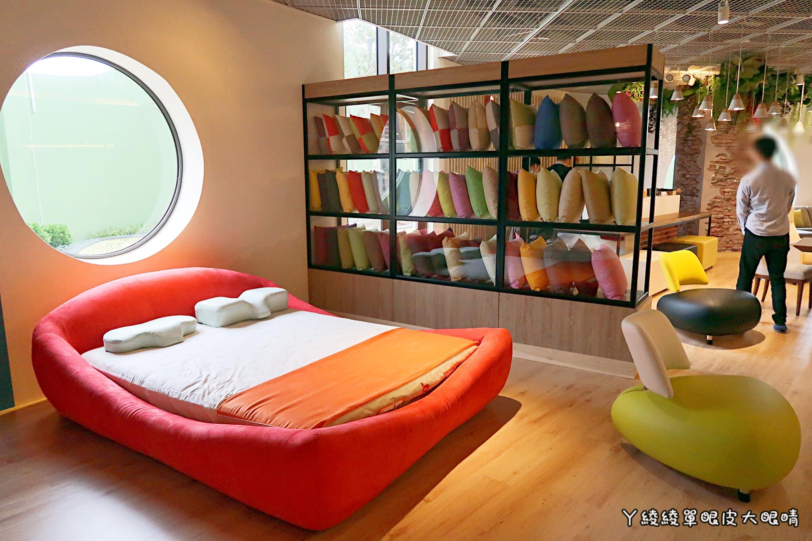 新竹《6+Plaza購物廣場》試營運!電話亭行動KTV好吸睛!會員優惠|樓層介紹|交通資訊|營業時間地址|停車場資訊