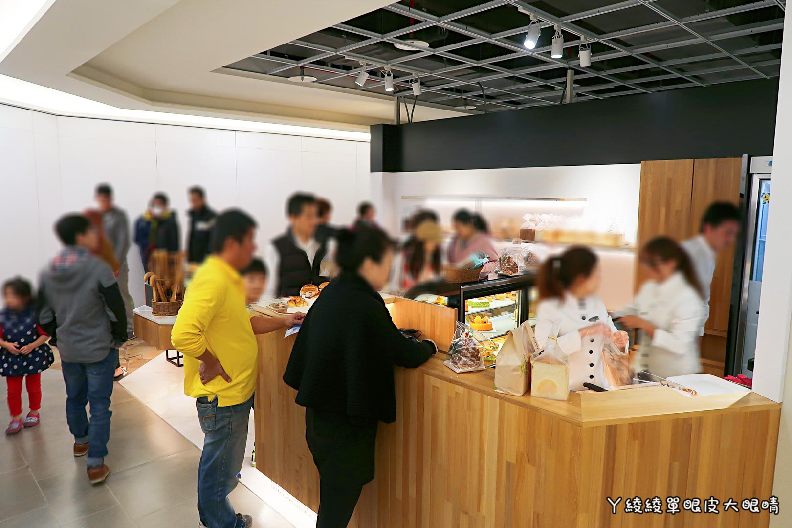 新竹《6+Plaza購物廣場》試營運!電話亭行動KTV好吸睛!會員優惠|樓層介紹|交通資訊|營業時間地址|停車場資訊