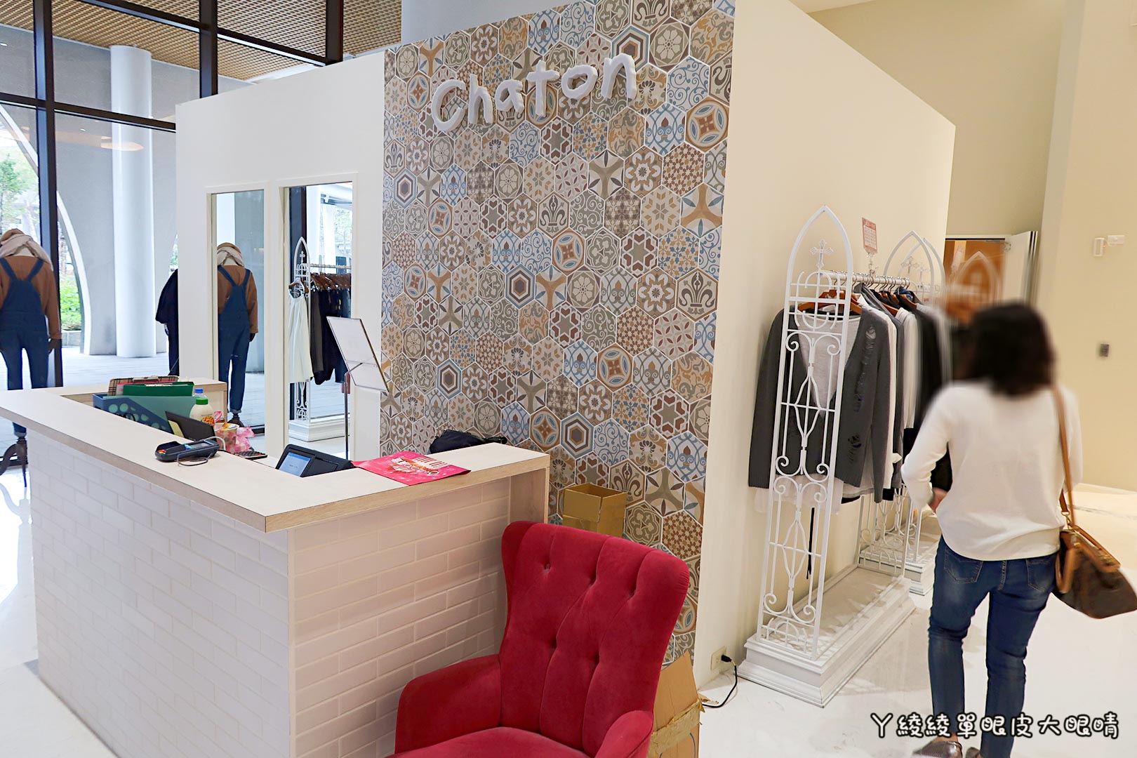 新竹《6+Plaza購物廣場》試營運!電話亭行動KTV好吸睛!會員優惠|樓層介紹|交通資訊|營業時間地址|停車場資訊