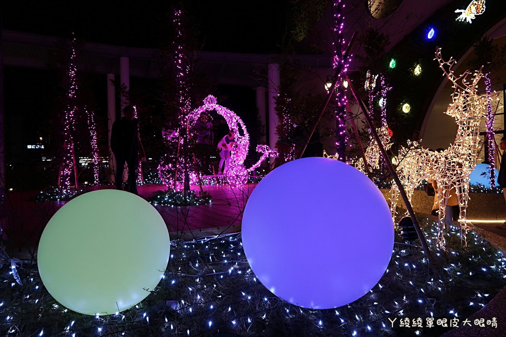 新竹竹北六家高鐵旁《6+Plaza購物廣場》試營運！粉紅燈廊｜聖誕樹｜暐順經貿大樓樓層介紹｜交通資訊｜營業時間