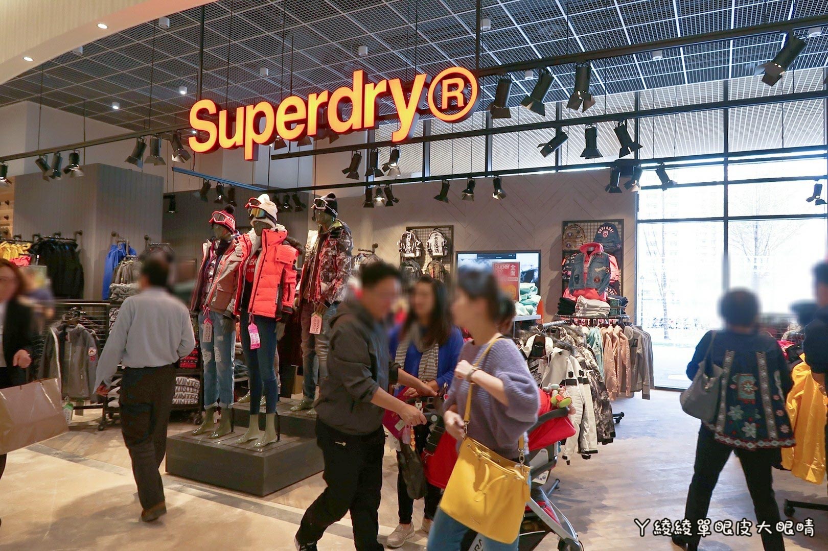 新竹《6+Plaza購物廣場》試營運!電話亭行動KTV好吸睛!會員優惠|樓層介紹|交通資訊|營業時間地址|停車場資訊