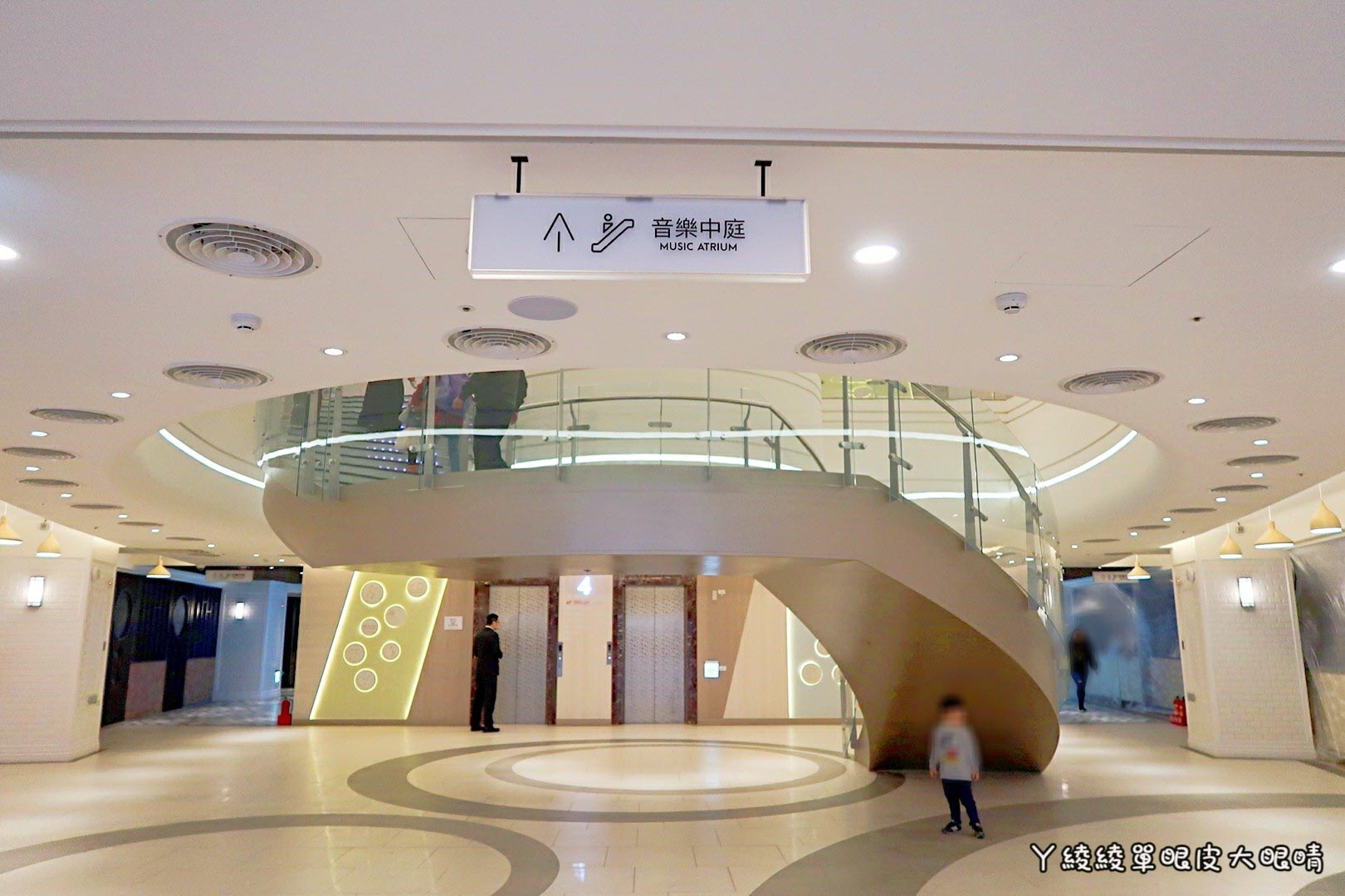 新竹《6+Plaza購物廣場》試營運!電話亭行動KTV好吸睛!會員優惠|樓層介紹|交通資訊|營業時間地址|停車場資訊