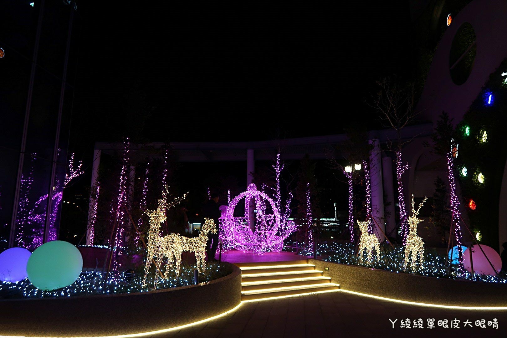 新竹竹北六家高鐵旁《6+Plaza購物廣場》試營運!粉紅燈廊|聖誕樹|暐順經貿大樓樓層介紹|交通資訊|營業時間