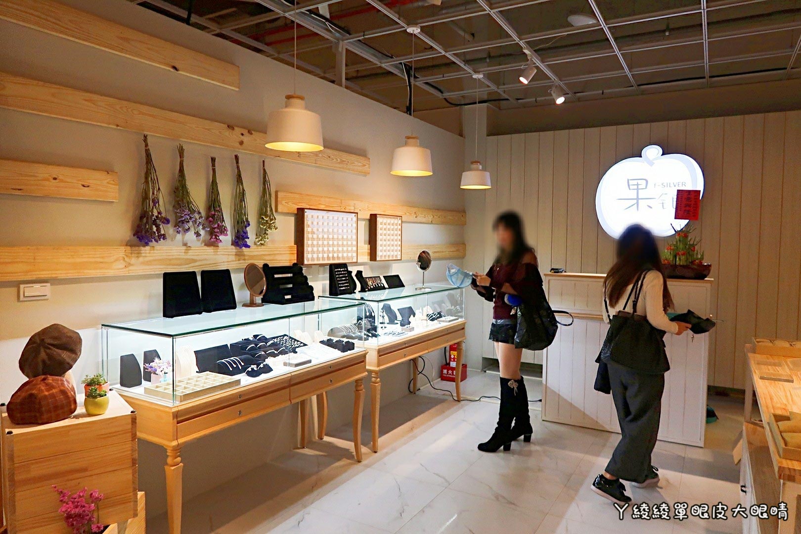 新竹《6+Plaza購物廣場》試營運！電話亭行動KTV好吸睛！會員優惠｜樓層介紹｜交通資訊｜營業時間地址｜停車場資訊