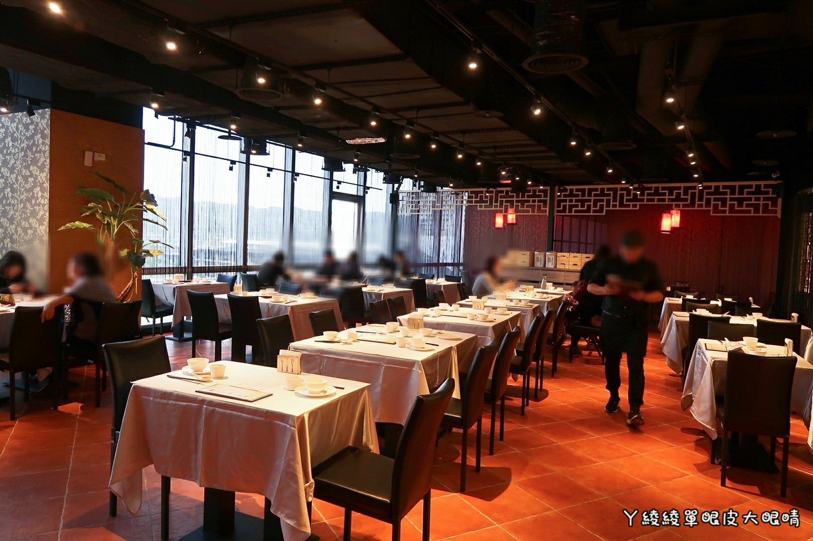 新竹《6+Plaza購物廣場》試營運!電話亭行動KTV好吸睛!會員優惠|樓層介紹|交通資訊|營業時間地址|停車場資訊