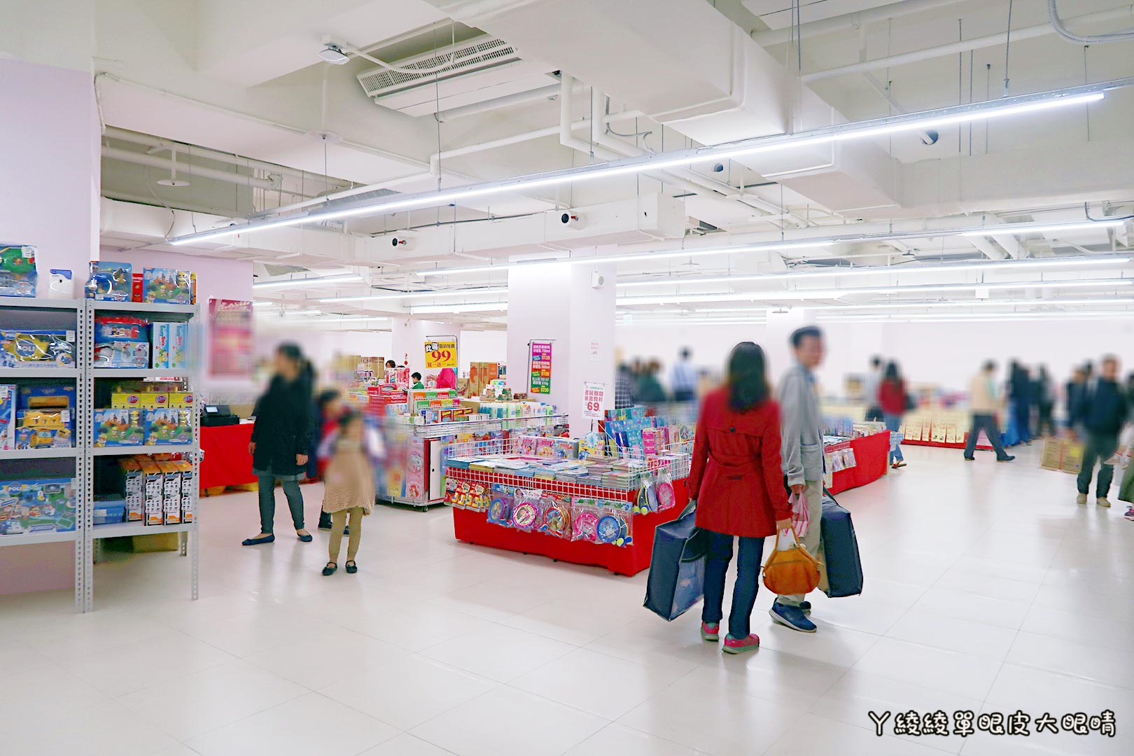 新竹《6+Plaza購物廣場》試營運!電話亭行動KTV好吸睛!會員優惠|樓層介紹|交通資訊|營業時間地址|停車場資訊