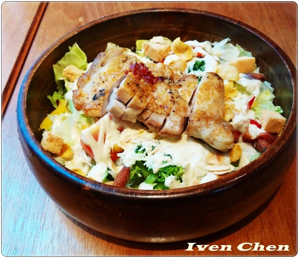 CAMPUS CAFE(台中廣三SOGO店):《台中美式餐廳》再訪CP值高的人氣爆紅美式輕食餐廳分店在『Campus Cafe-台中廣三SOGO店』