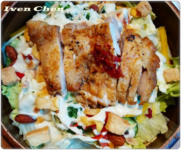 CAMPUS CAFE(台中廣三SOGO店):《台中美式餐廳》再訪CP值高的人氣爆紅美式輕食餐廳分店在『Campus Cafe-台中廣三SOGO店』