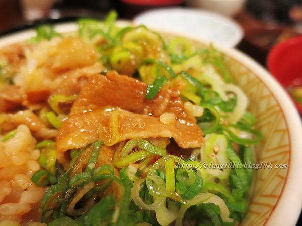 すき家(代々木一丁目店)：平價丼飯  意猶未盡..        すき家‧ 代々木一丁目店
