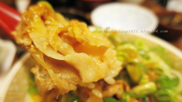 すき家(代々木一丁目店)：平價丼飯  意猶未盡..        すき家‧ 代々木一丁目店