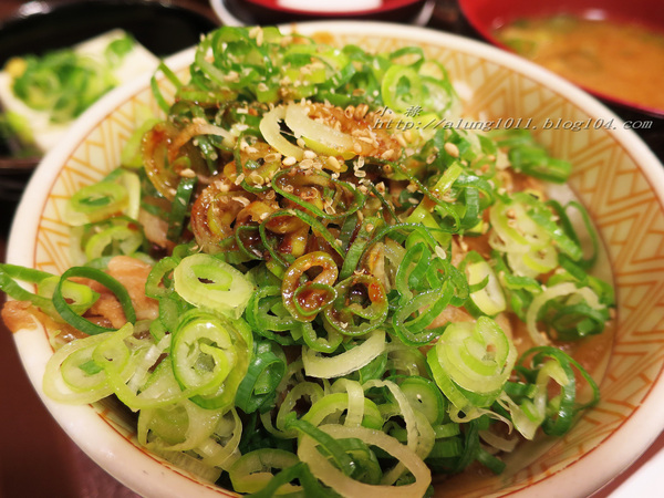 すき家(代々木一丁目店)：平價丼飯  意猶未盡..        すき家‧ 代々木一丁目店