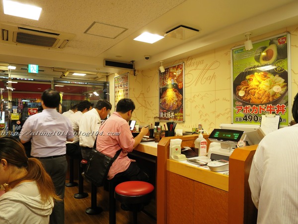 すき家(代々木一丁目店)：平價丼飯  意猶未盡..        すき家‧ 代々木一丁目店