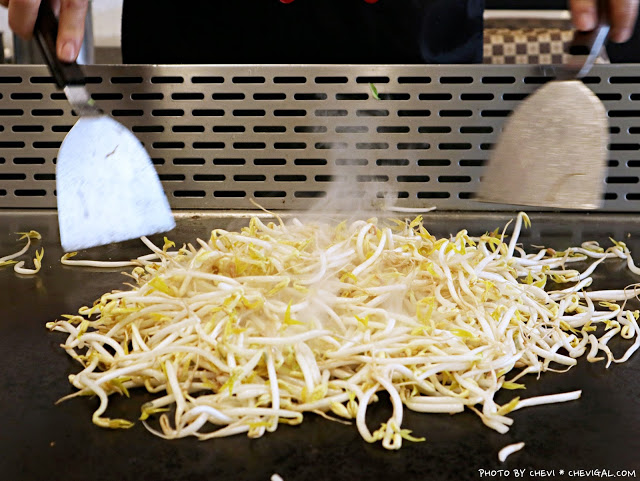 台中中區│瘋醬鐵板燒*紐約客牛排鮮嫩欲滴超誘人!獨門醬料蒜酥好涮嘴!還有湯品米飯飲料無限吃到飽~