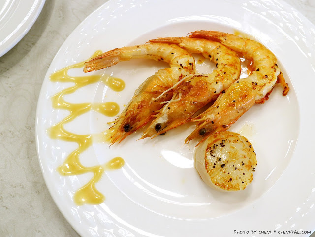 台中中區│瘋醬鐵板燒*紐約客牛排鮮嫩欲滴超誘人!獨門醬料蒜酥好涮嘴!還有湯品米飯飲料無限吃到飽~