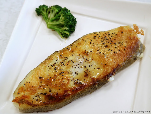 台中中區│瘋醬鐵板燒*紐約客牛排鮮嫩欲滴超誘人!獨門醬料蒜酥好涮嘴!還有湯品米飯飲料無限吃到飽~