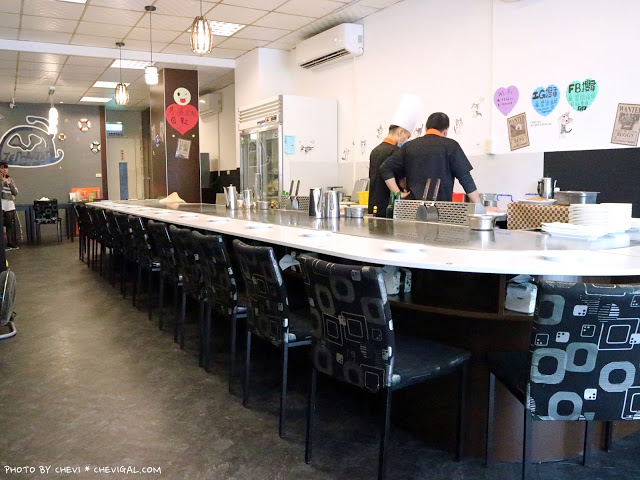 台中中區│瘋醬鐵板燒*紐約客牛排鮮嫩欲滴超誘人!獨門醬料蒜酥好涮嘴!還有湯品米飯飲料無限吃到飽~