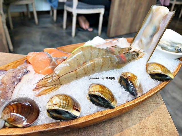 【台中 南屯】HOUSE V 好室鍋物 🌿🌿🌿 美到讓人難以相信這是火鍋店，用餐空間優雅、舒適，肉品當真好吃、海鮮也新鮮的沒話說，還有午間限定鍋物，整個很划算，是會讓人想再訪的鍋物餐廳💘