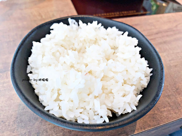 【台中 南屯】HOUSE V 好室鍋物 🌿🌿🌿 美到讓人難以相信這是火鍋店，用餐空間優雅、舒適，肉品當真好吃、海鮮也新鮮的沒話說，還有午間限定鍋物，整個很划算，是會讓人想再訪的鍋物餐廳💘