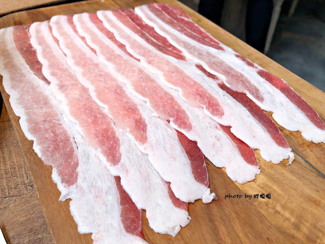 【台中 南屯】HOUSE V 好室鍋物 🌿🌿🌿 美到讓人難以相信這是火鍋店，用餐空間優雅、舒適，肉品當真好吃、海鮮也新鮮的沒話說，還有午間限定鍋物，整個很划算，是會讓人想再訪的鍋物餐廳💘