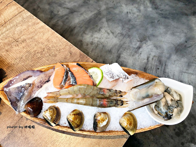 【台中 南屯】HOUSE V 好室鍋物 🌿🌿🌿 美到讓人難以相信這是火鍋店，用餐空間優雅、舒適，肉品當真好吃、海鮮也新鮮的沒話說，還有午間限定鍋物，整個很划算，是會讓人想再訪的鍋物餐廳💘