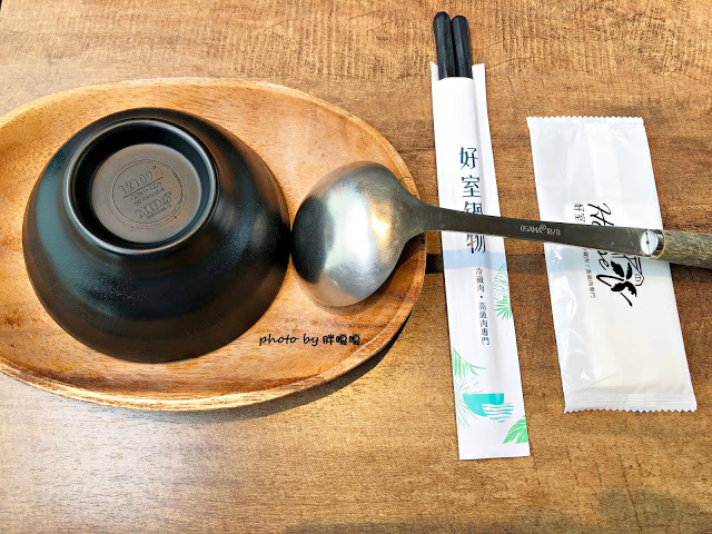 【台中 南屯】HOUSE V 好室鍋物 🌿🌿🌿 美到讓人難以相信這是火鍋店，用餐空間優雅、舒適，肉品當真好吃、海鮮也新鮮的沒話說，還有午間限定鍋物，整個很划算，是會讓人想再訪的鍋物餐廳💘